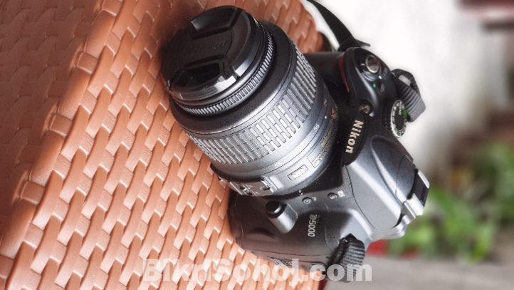 Nikon D5000